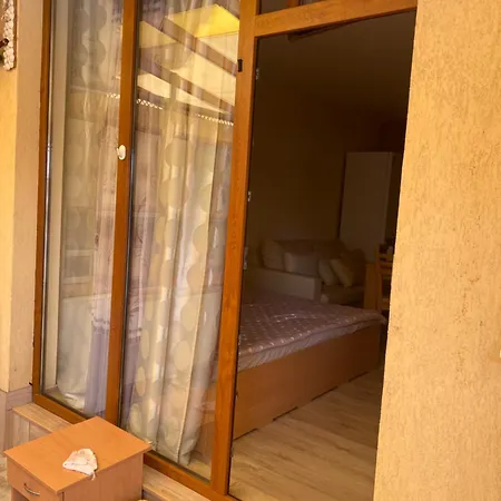 Apartment 2 Bedroom/2 стаен на метри от плажа *