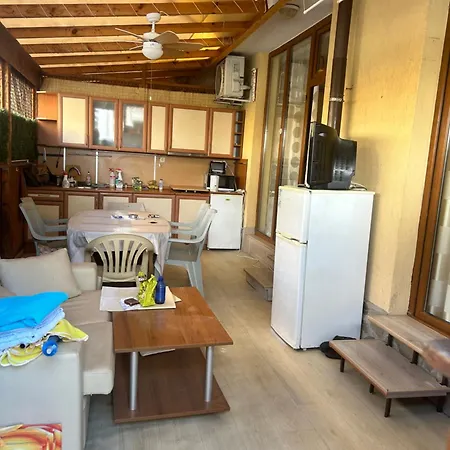 2 Bedroom/2 стаен на метри от плажа Ravda