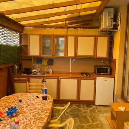 Apartment 2 Bedroom/2 стаен на метри от плажа *