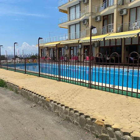 2 Bedroom/2 стаен на метри от плажа Ravda